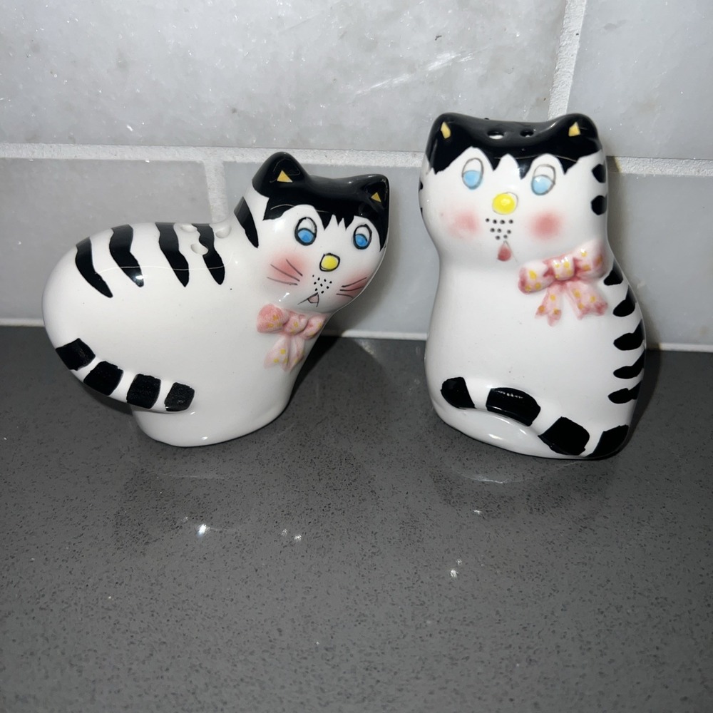 Vintage Salt pepper Cats Shakers Kittens Ceramic